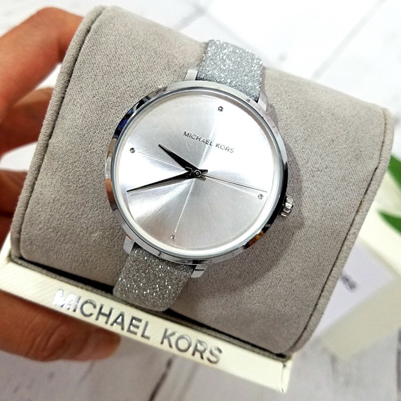 🔥NWT Michael Kors Charley Silver Watch MK2793 - Picture 3 of 8